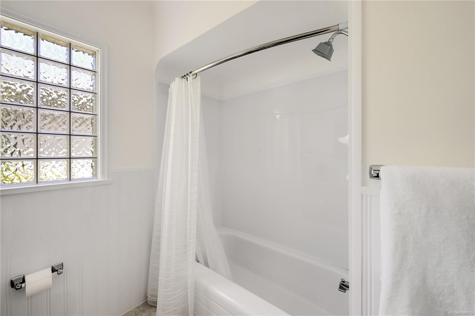 2471 Dryfe St, Oak Bay, BC