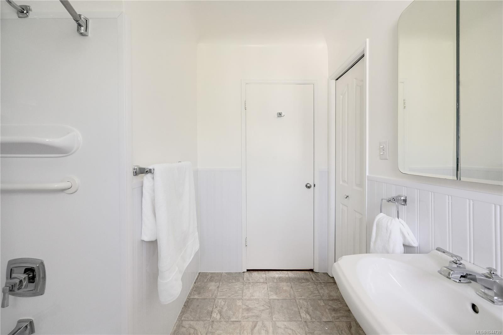 2471 Dryfe St, Oak Bay, BC