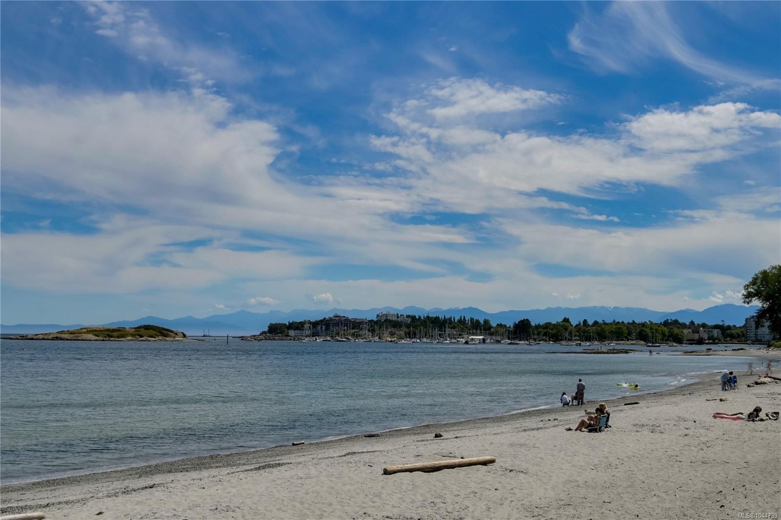 2471 Dryfe St, Oak Bay, BC