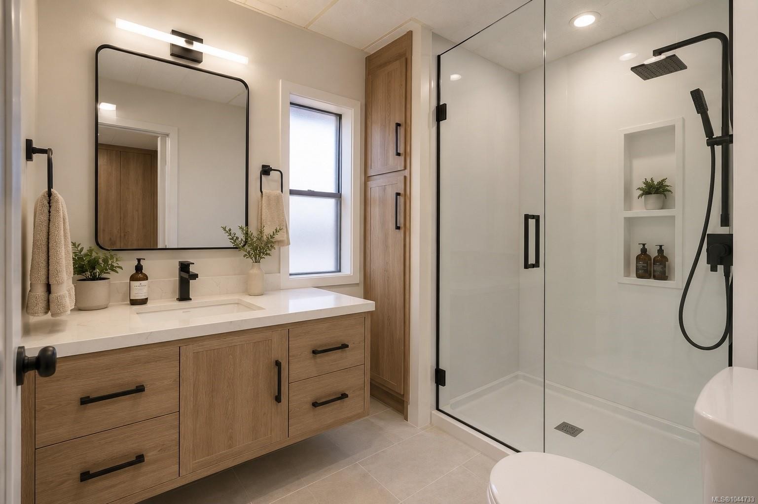 #5-124 Cooper Rd, View Royal, BC