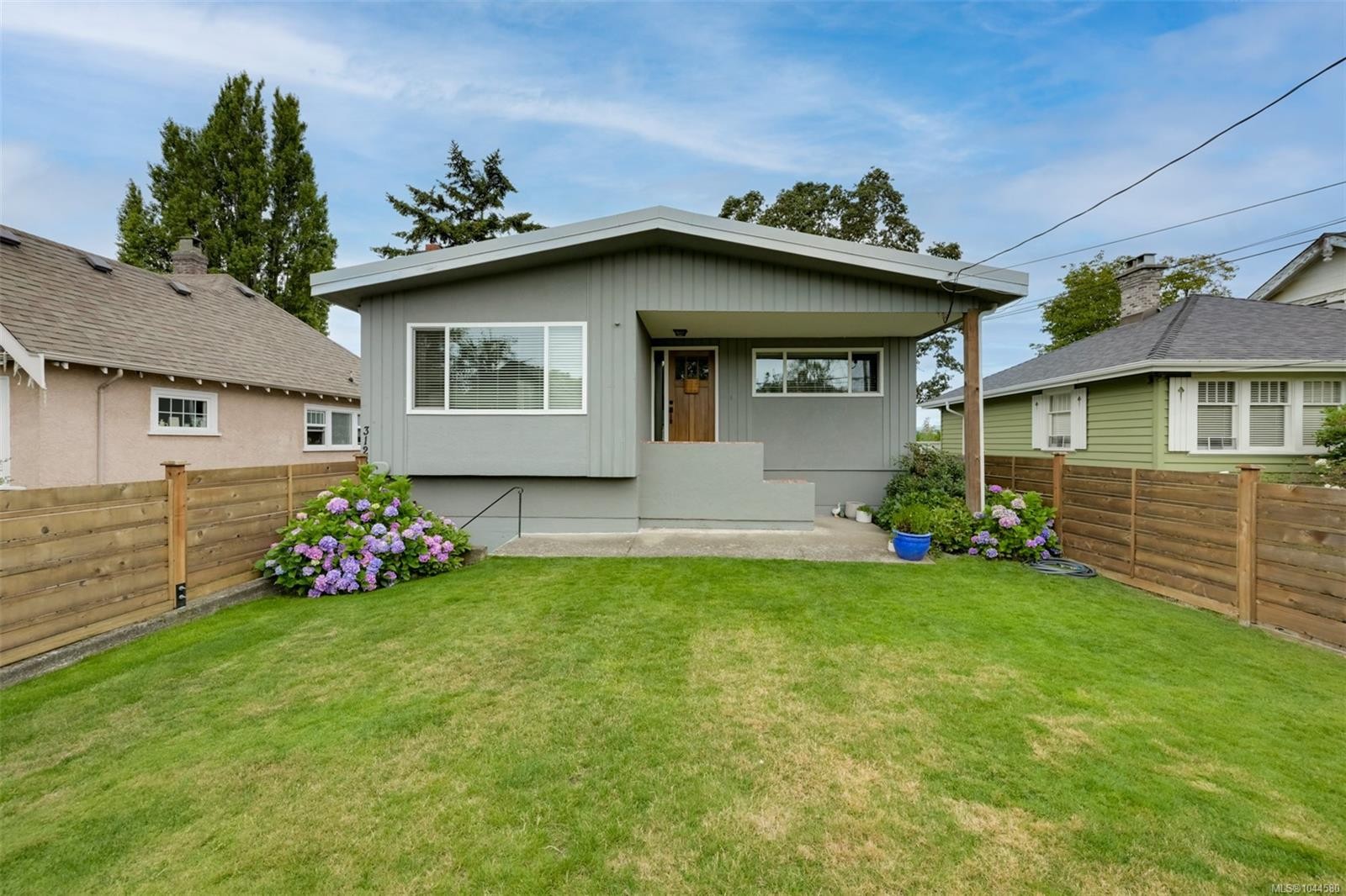 3128 Quadra St, Victoria, BC