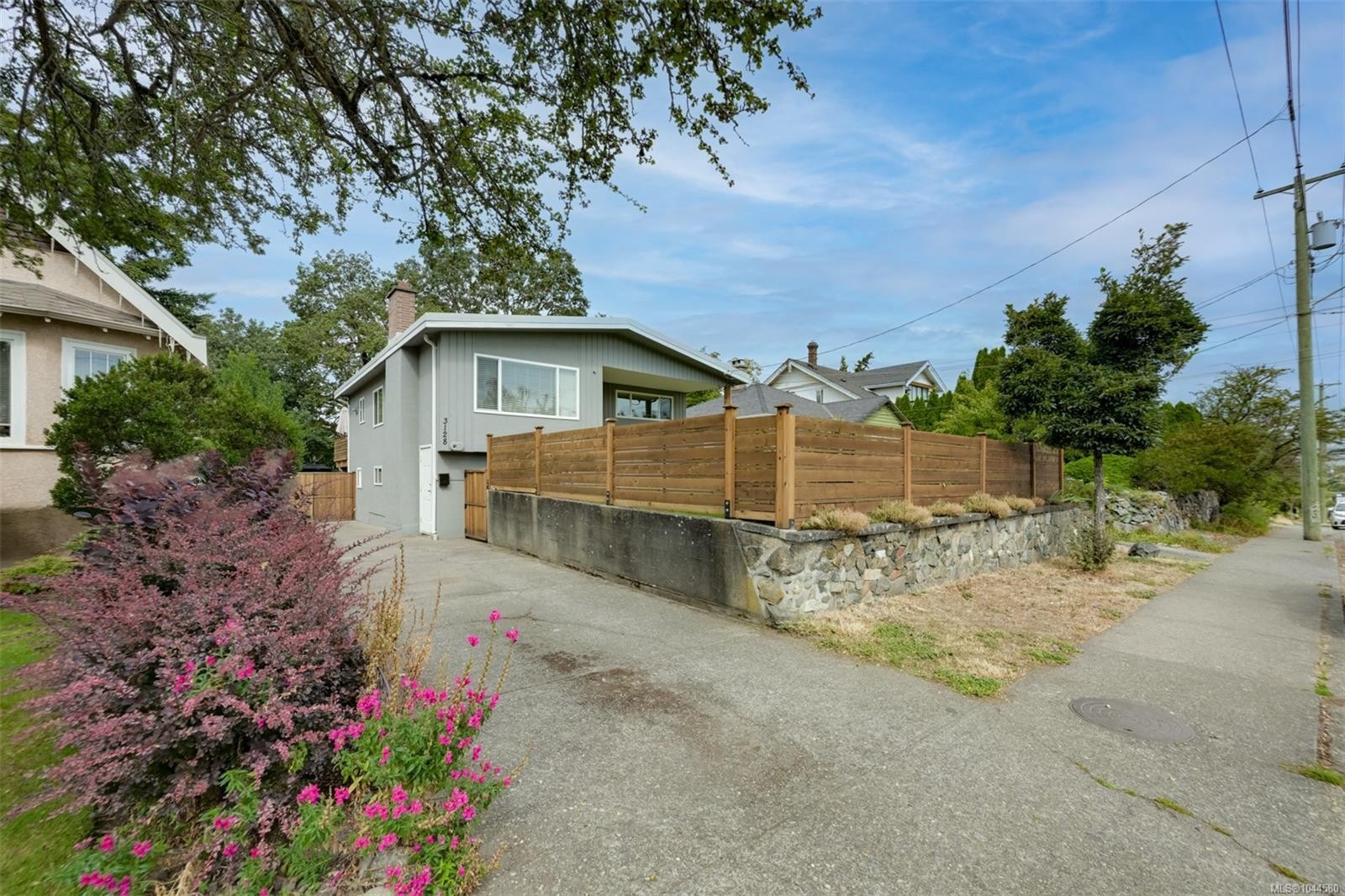 3128 Quadra St, Victoria, BC