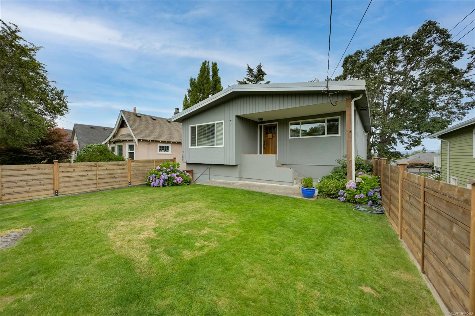 3128 Quadra St, Victoria, BC