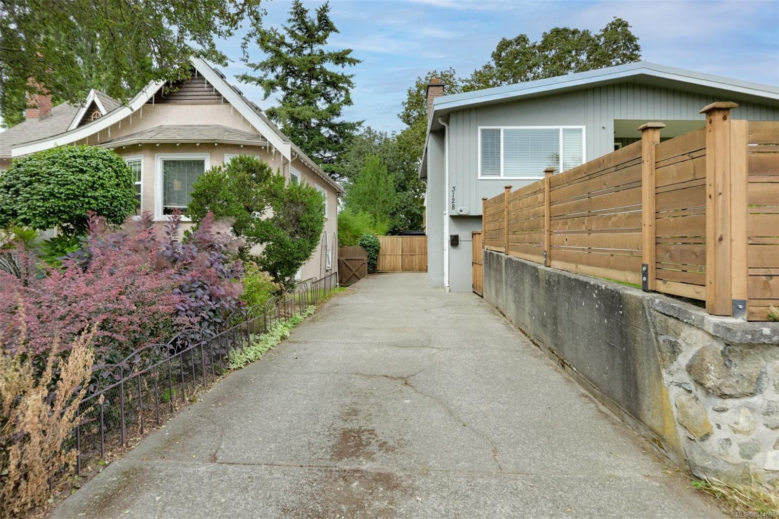 3128 Quadra St, Victoria, BC