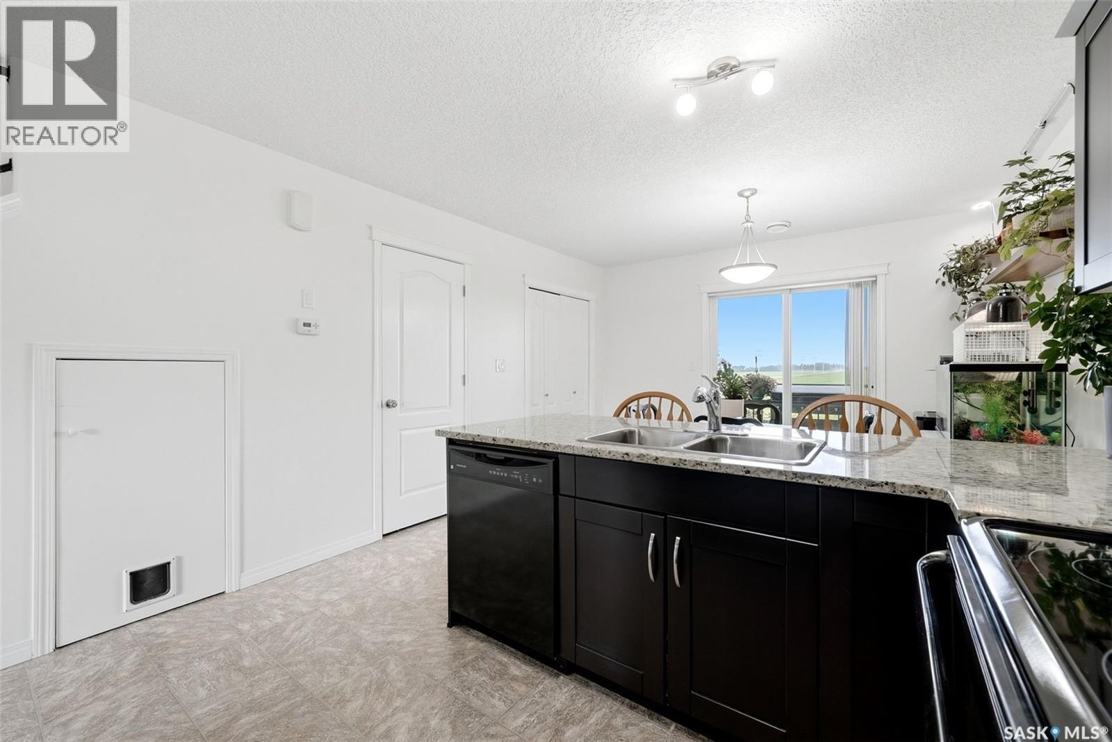 312 3822 Dewdney Avenue E, Regina, SK - Indoor Photo Showing Kitchen With Double Sink