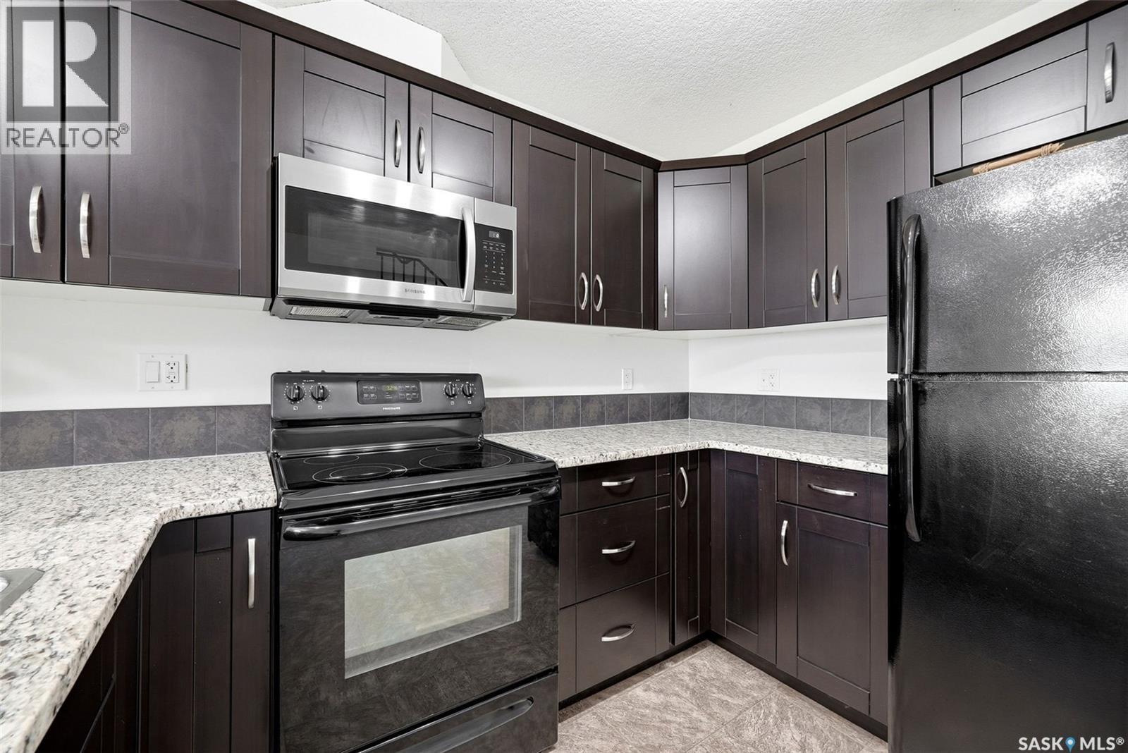 312 3822 Dewdney Avenue E, Regina, SK - Indoor Photo Showing Kitchen