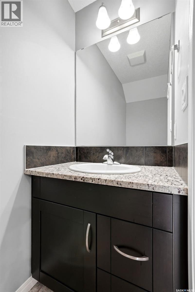 312 3822 Dewdney Avenue E, Regina, SK - Indoor Photo Showing Bathroom