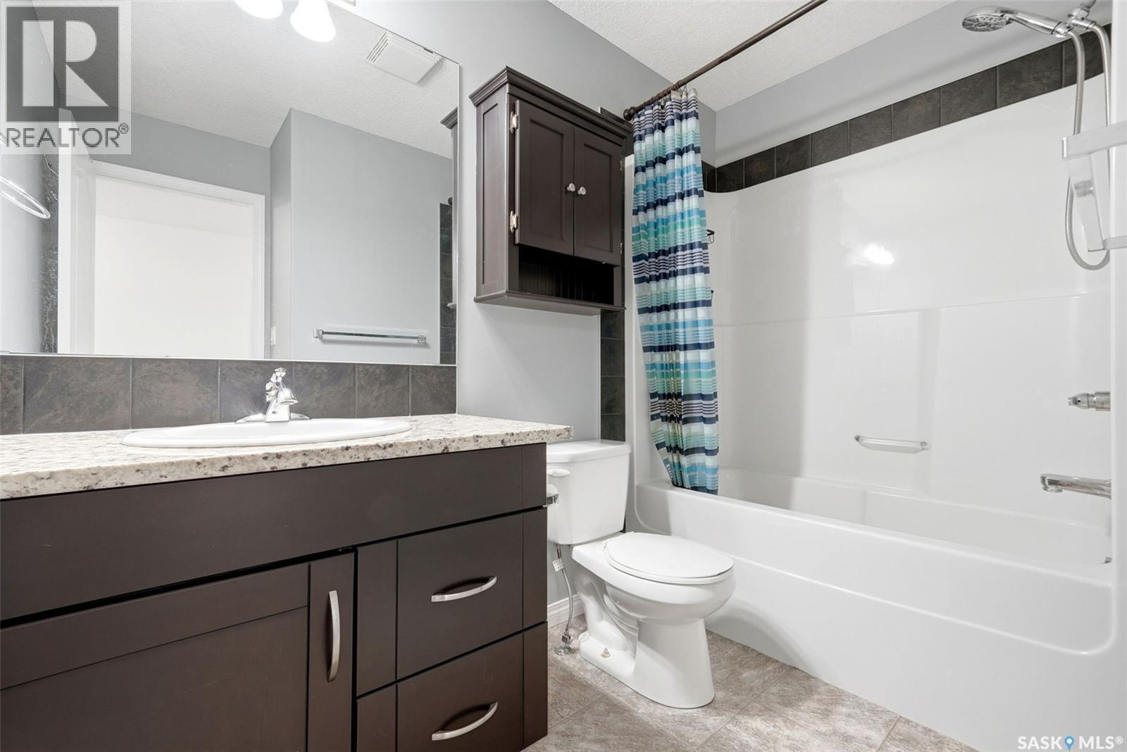 312 3822 Dewdney Avenue E, Regina, SK - Indoor Photo Showing Bathroom