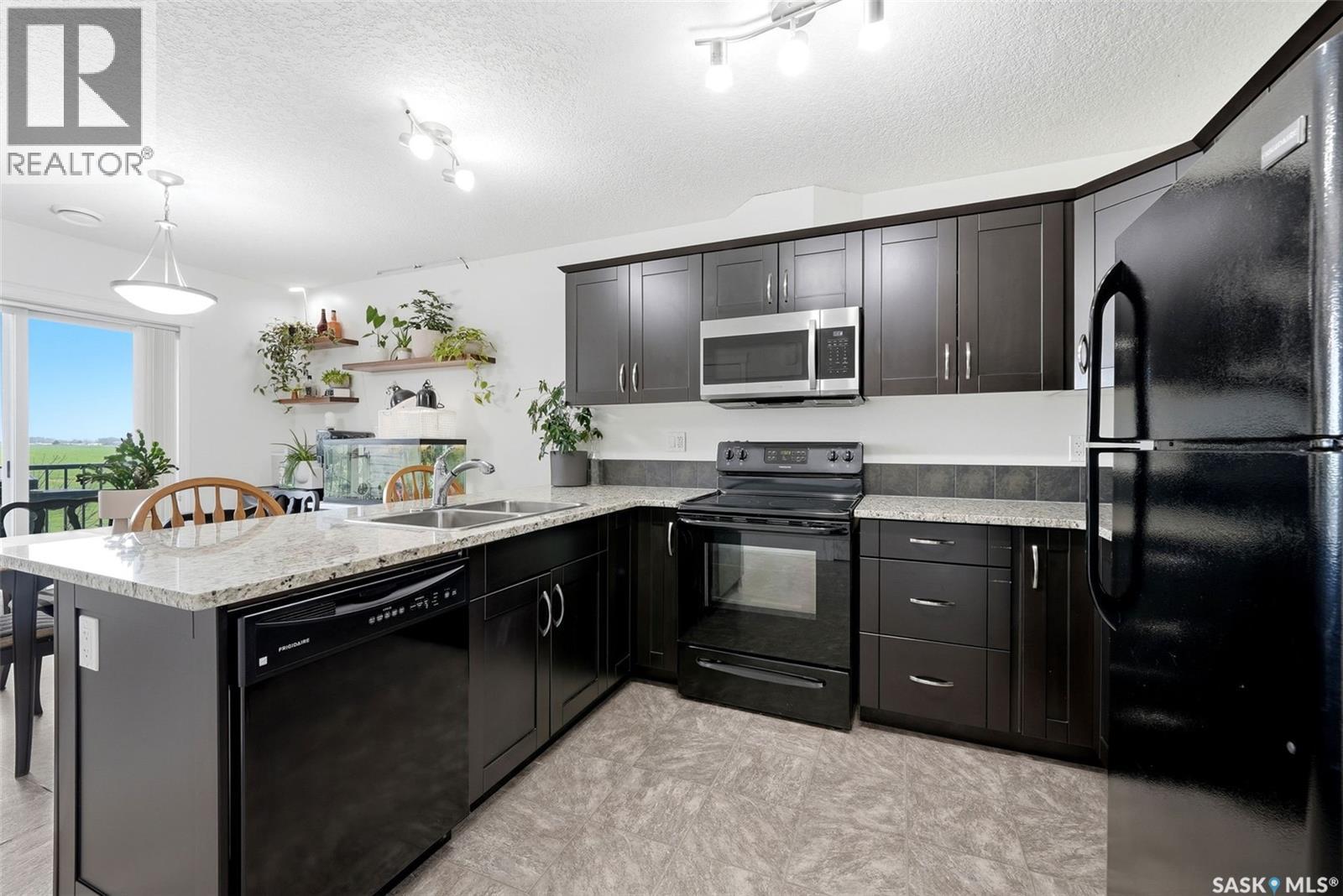 312 3822 Dewdney Avenue E, Regina, SK - Indoor Photo Showing Kitchen With Double Sink