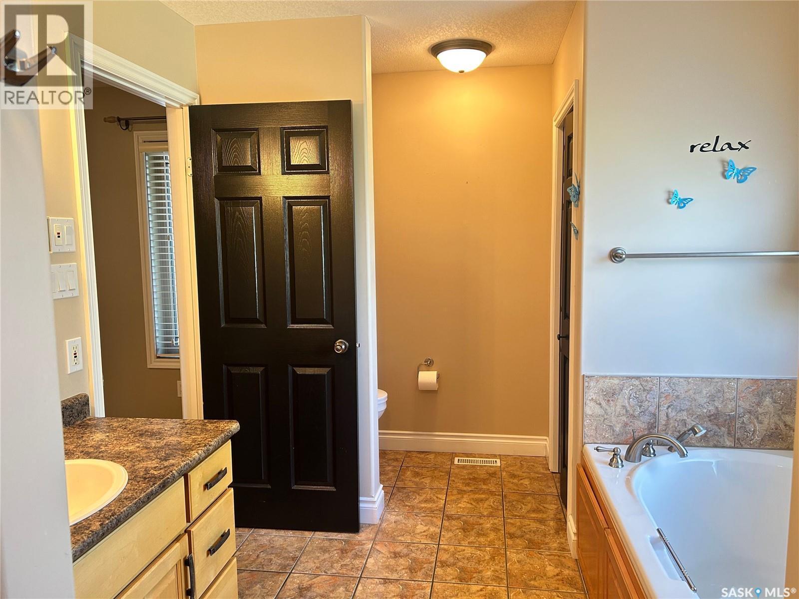 1 Telfer Bay, Prince Albert, SK - Indoor Photo Showing Bathroom
