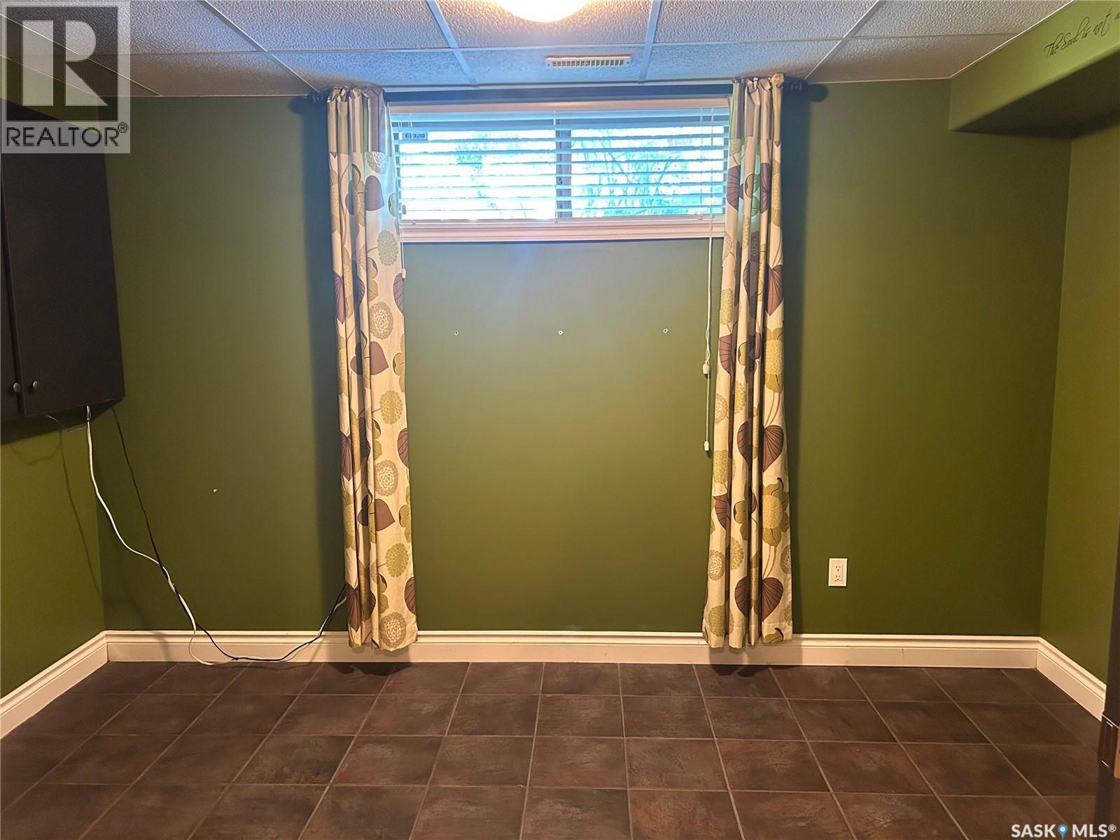 1 Telfer Bay, Prince Albert, SK - Indoor