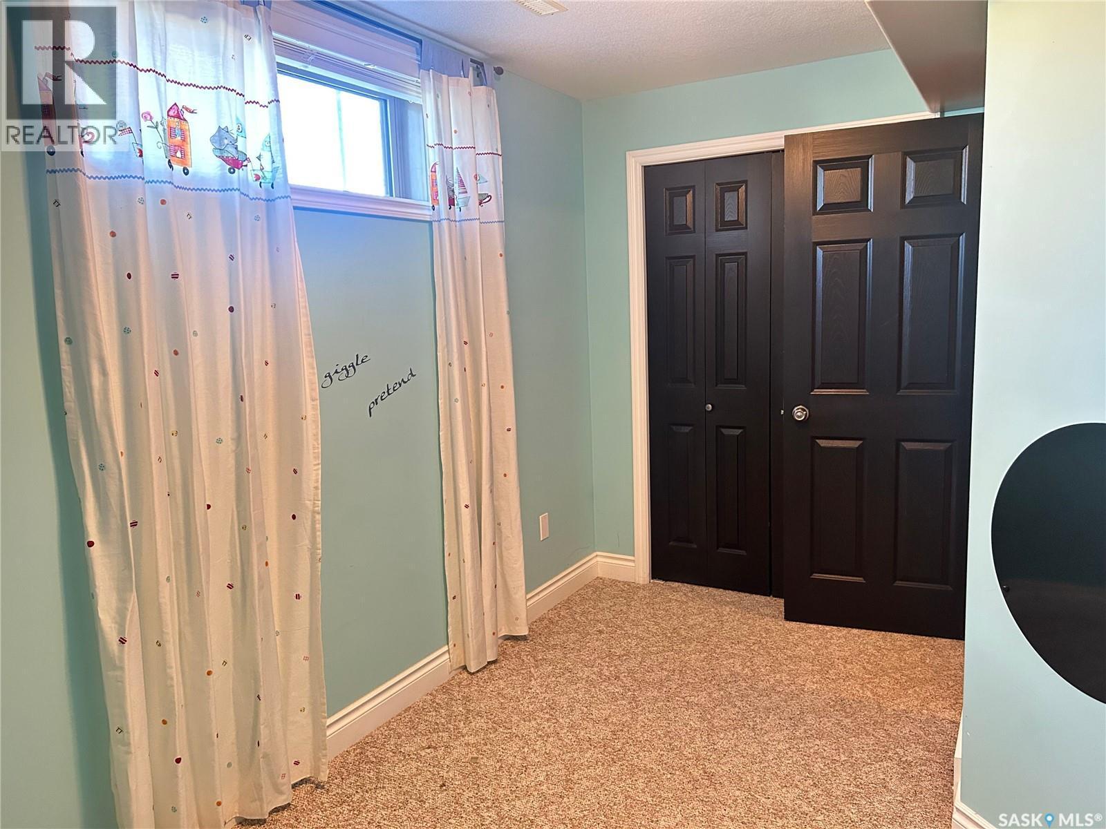 1 Telfer Bay, Prince Albert, SK - Indoor