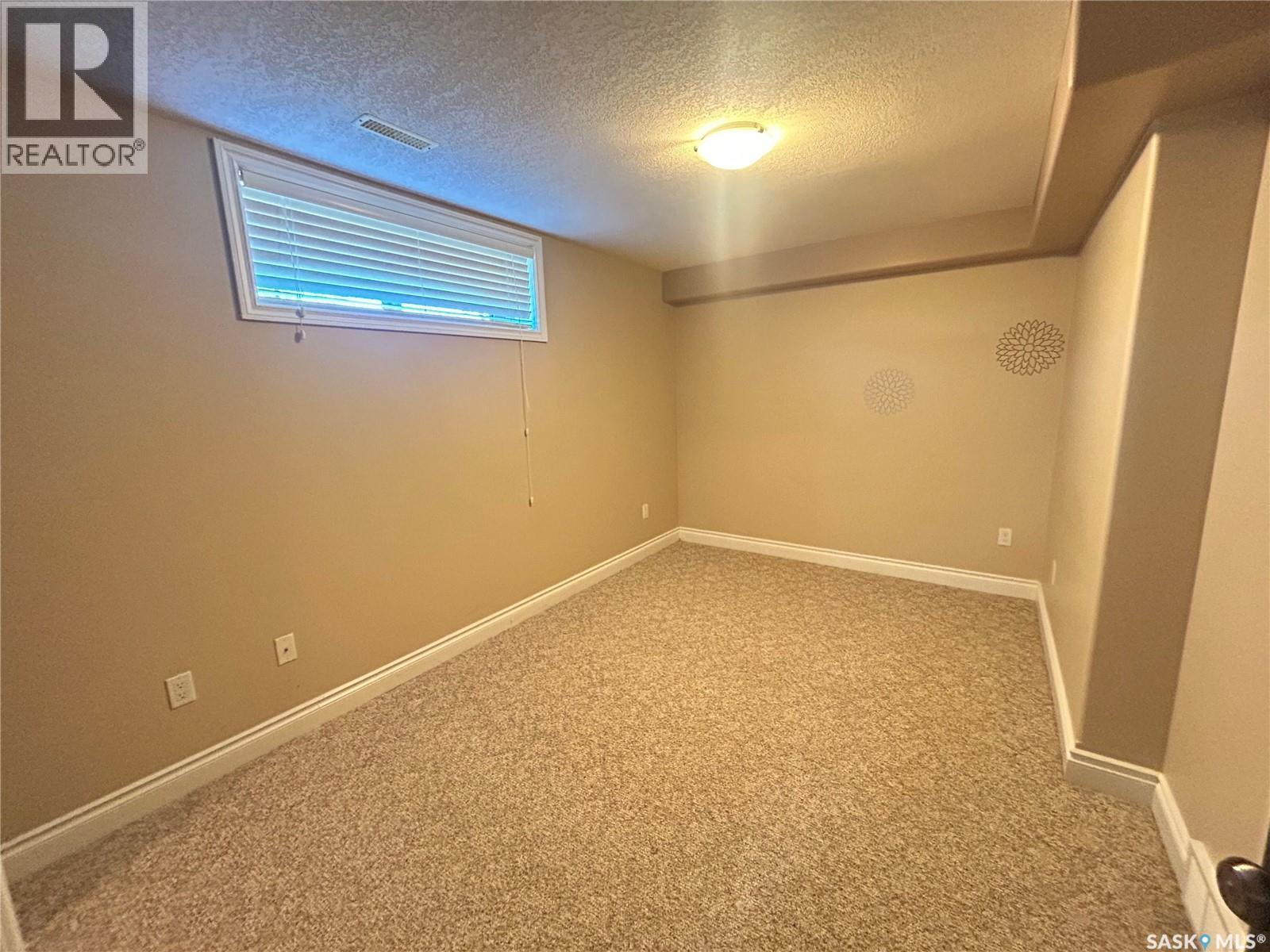 1 Telfer Bay, Prince Albert, SK - Indoor