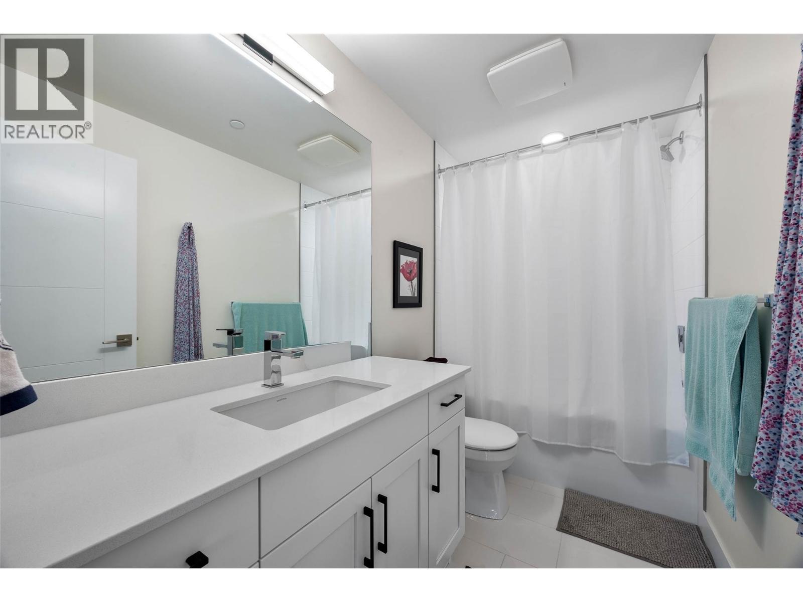 651 Dunes Drive Unit# 306, Kamloops, BC - Indoor Photo Showing Bathroom