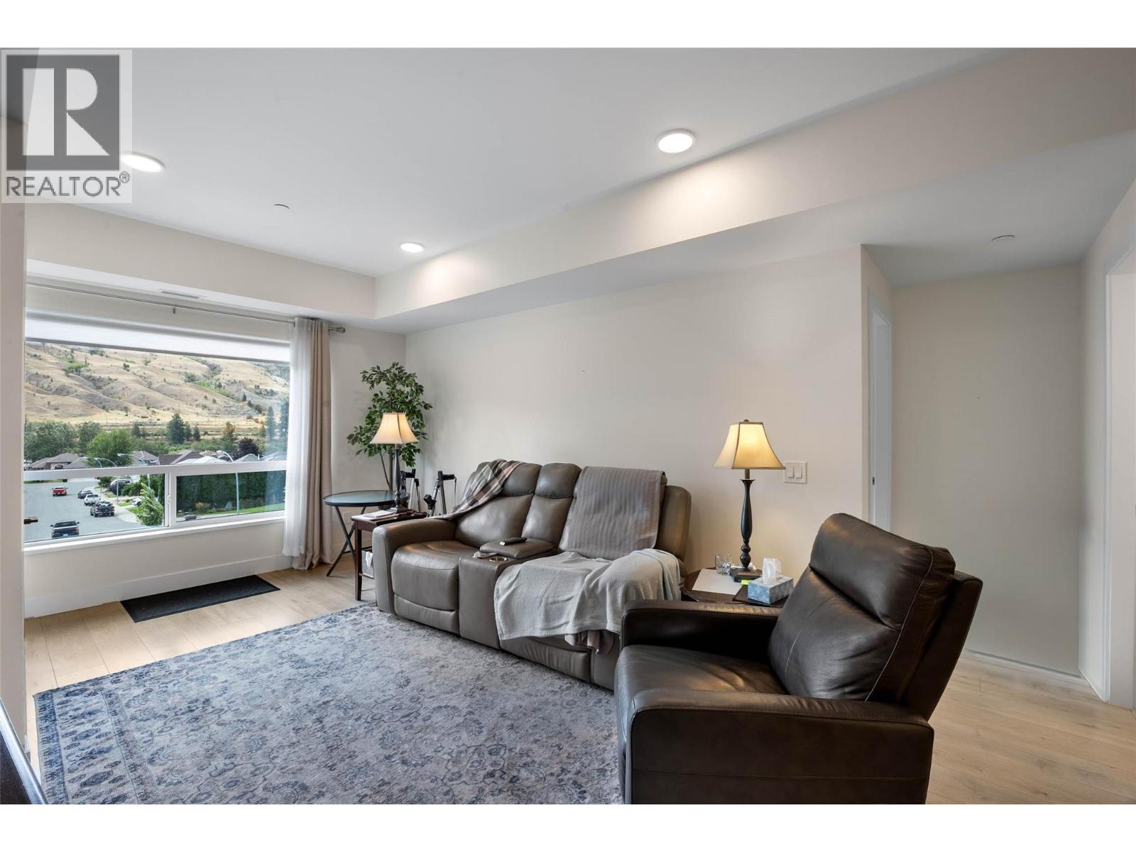 651 Dunes Drive Unit# 306, Kamloops, BC - Indoor Photo Showing Living Room