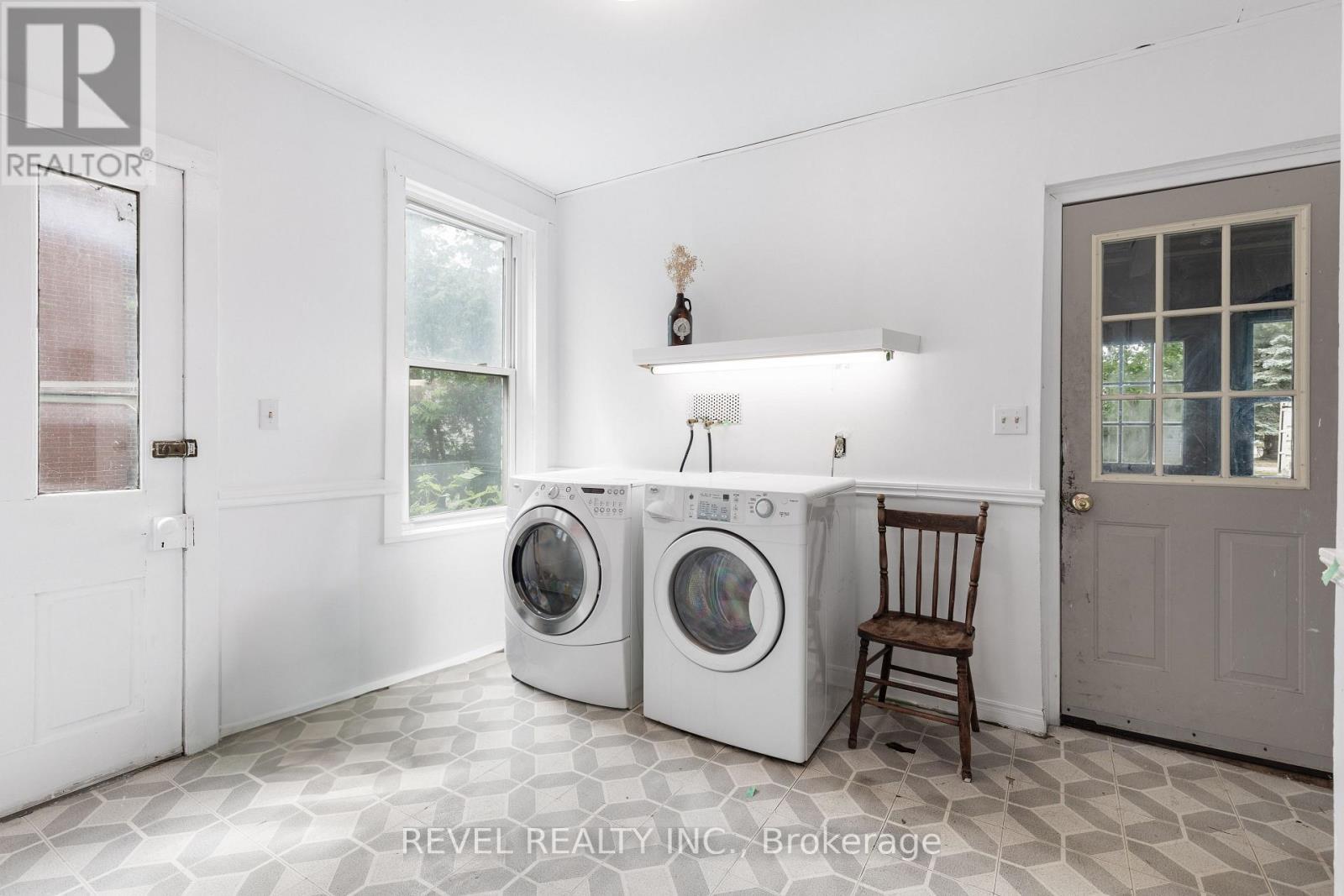 399 Eldon Road, Kawartha Lakes (Little Britain), ON - Indoor Photo Showing Laundry Room