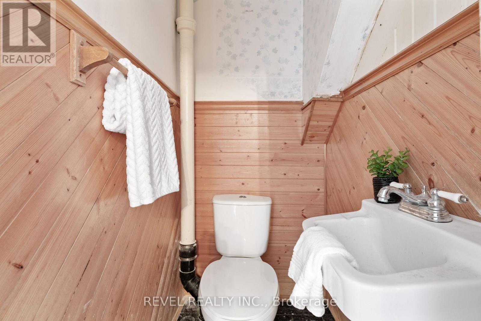 399 Eldon Road, Kawartha Lakes (Little Britain), ON - Indoor Photo Showing Bathroom