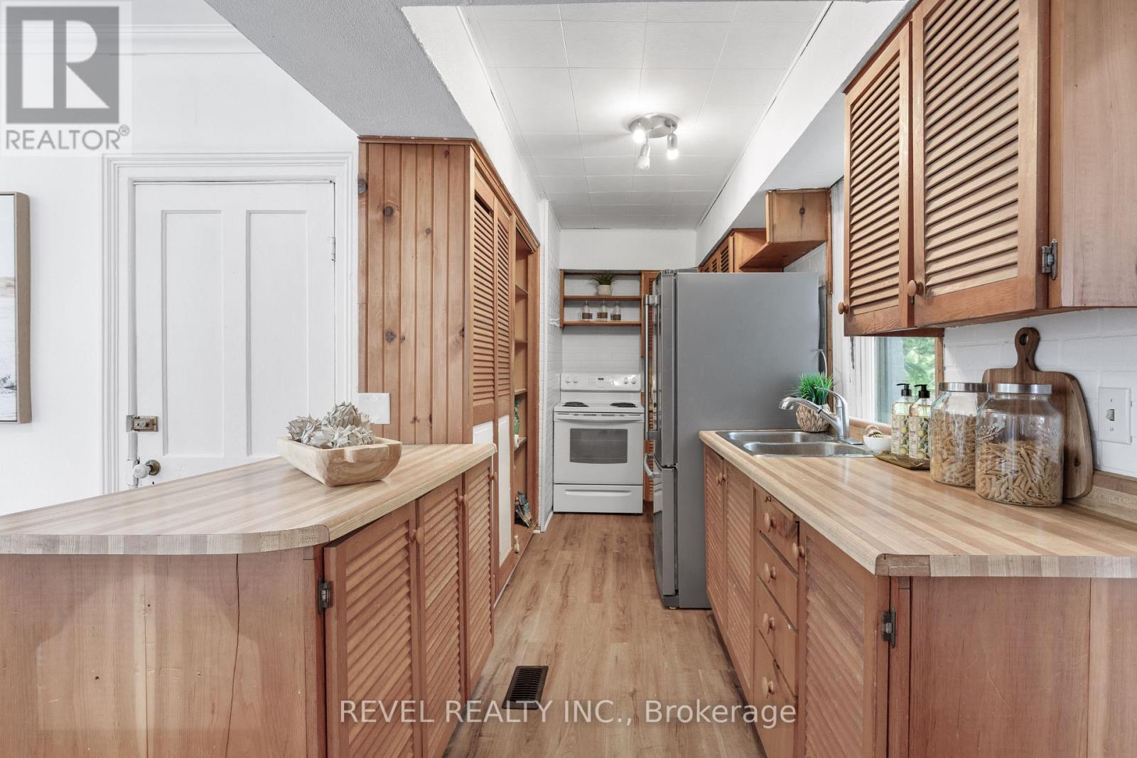 399 Eldon Road, Kawartha Lakes (Little Britain), ON - Indoor Photo Showing Kitchen With Double Sink
