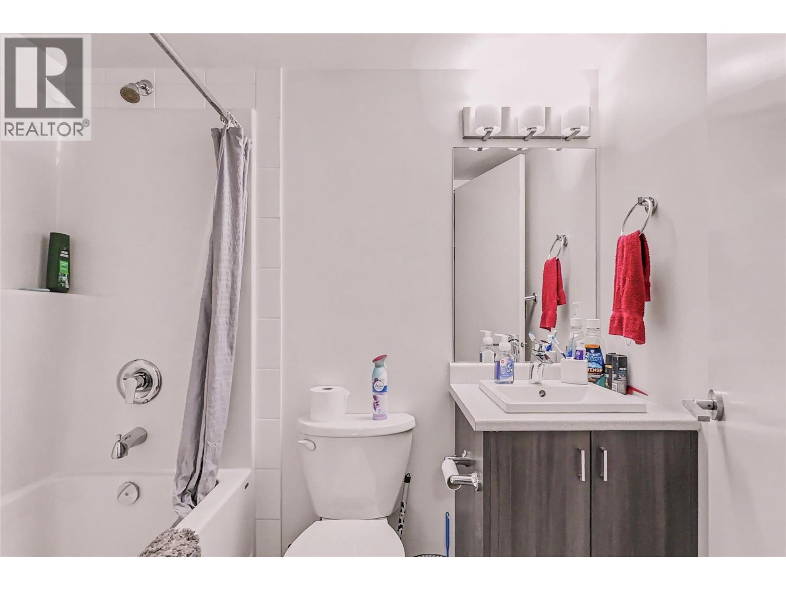 725 Academy Way Unit# 115, Kelowna, BC - Indoor Photo Showing Bathroom