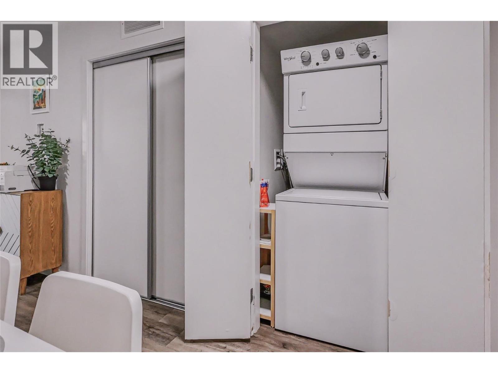 725 Academy Way Unit# 115, Kelowna, BC - Indoor Photo Showing Laundry Room