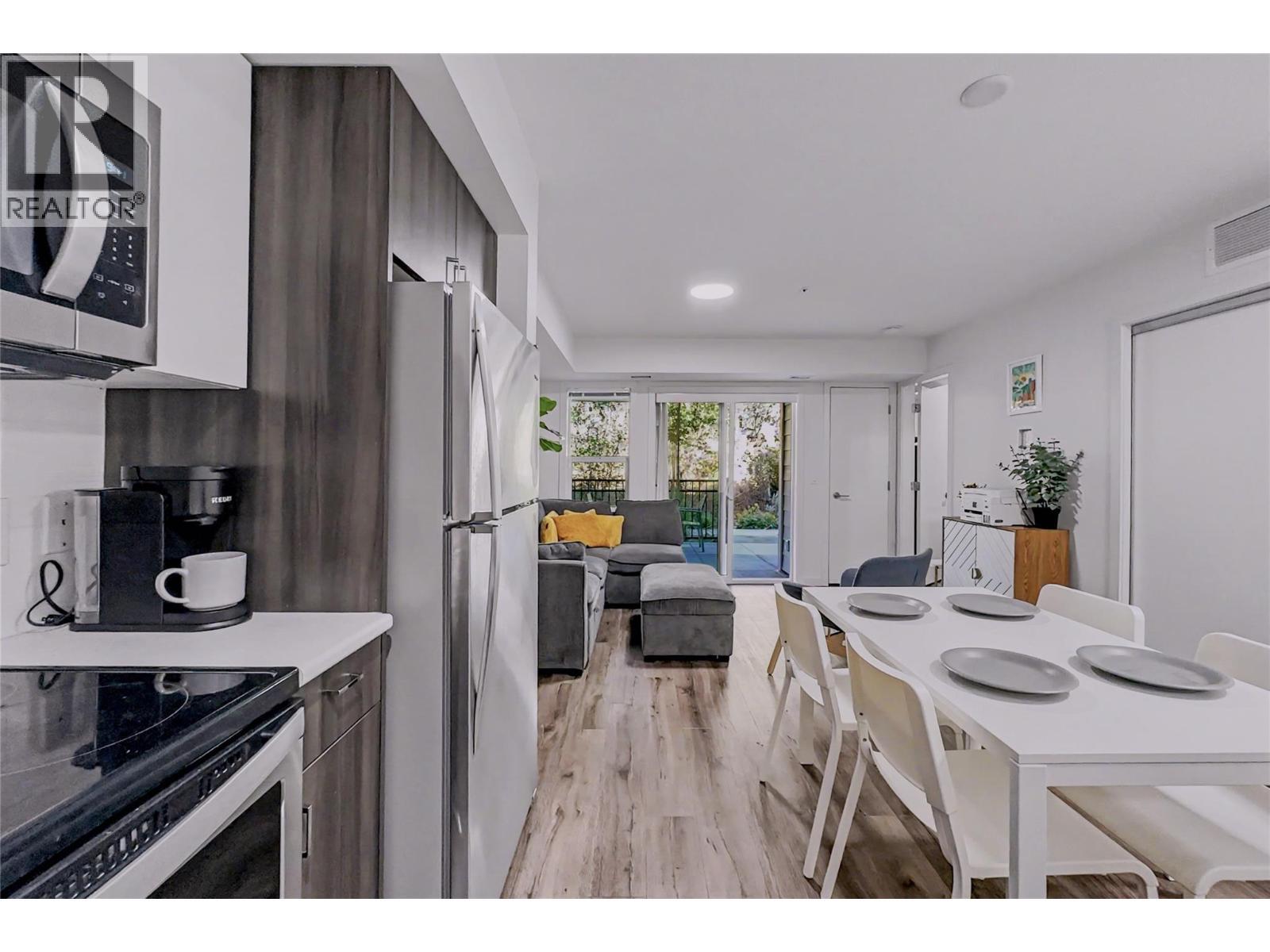 725 Academy Way Unit# 115, Kelowna, BC - Indoor Photo Showing Kitchen