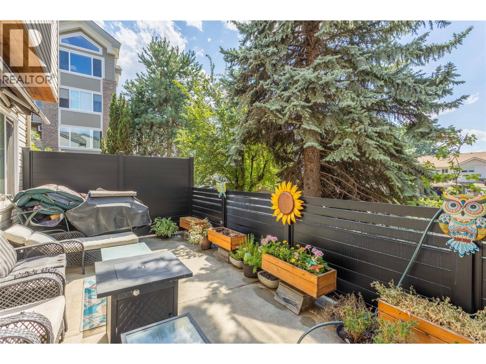 1675 Thayer Court Unit# 1, Kelowna, BC - Outdoor