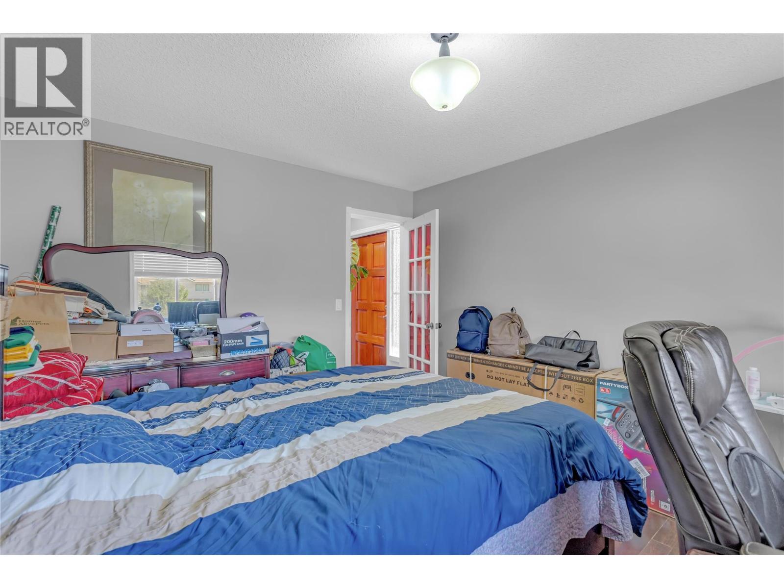 1675 Thayer Court Unit# 1, Kelowna, BC - Indoor Photo Showing Bedroom