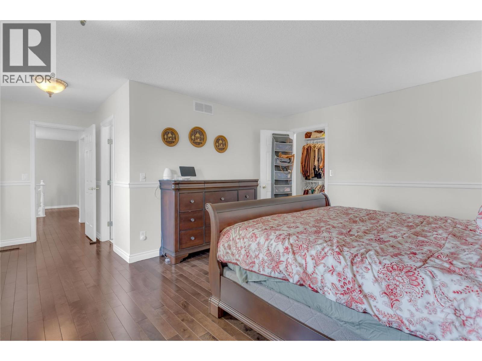 1675 Thayer Court Unit# 1, Kelowna, BC - Indoor Photo Showing Bedroom