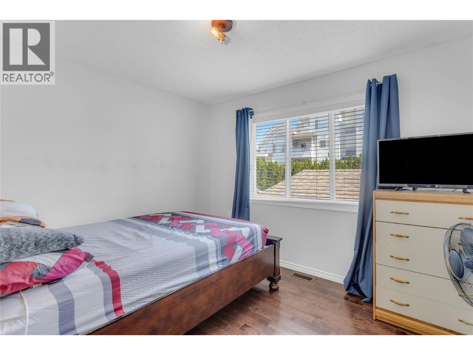 1675 Thayer Court Unit# 1, Kelowna, BC - Indoor Photo Showing Bedroom
