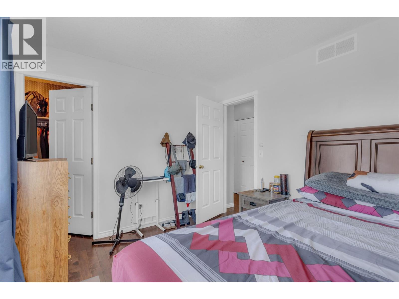 1675 Thayer Court Unit# 1, Kelowna, BC - Indoor Photo Showing Bedroom