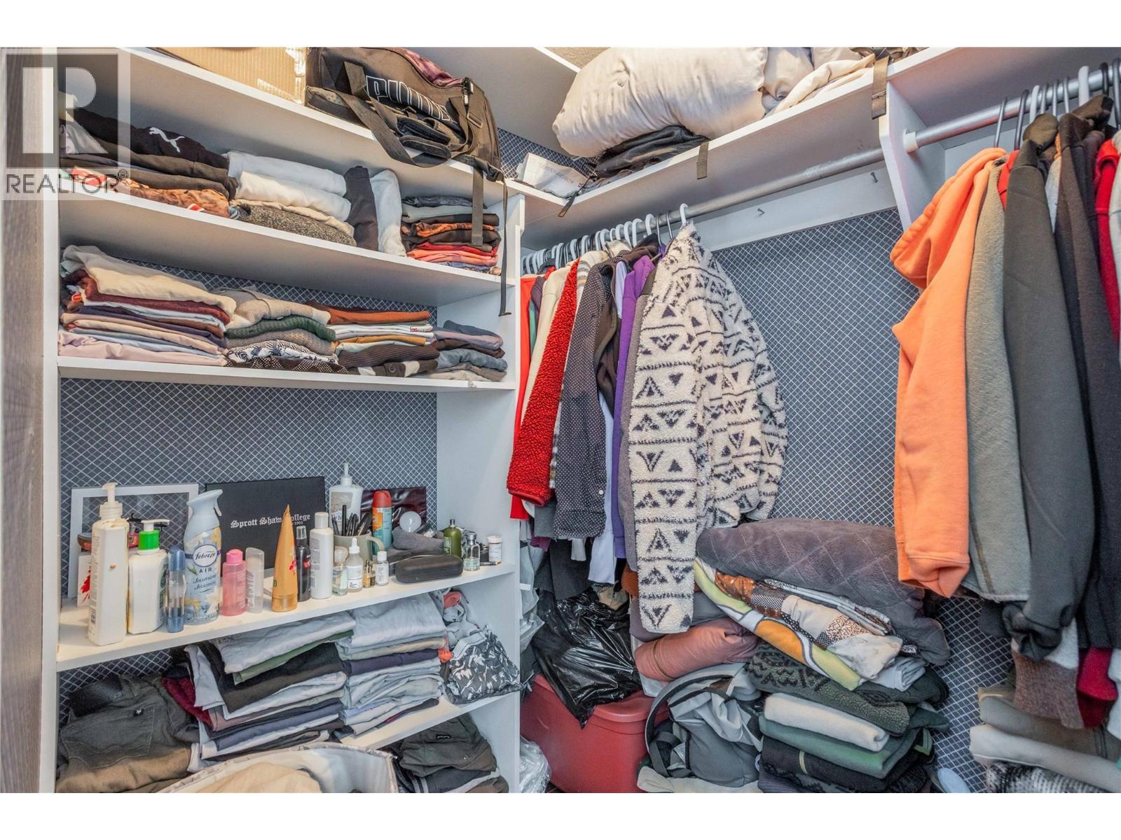 1675 Thayer Court Unit# 1, Kelowna, BC - Indoor With Storage