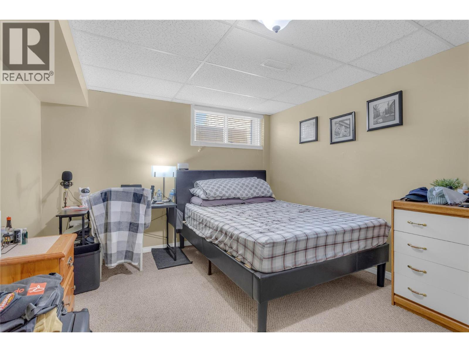 1675 Thayer Court Unit# 1, Kelowna, BC - Indoor Photo Showing Bedroom