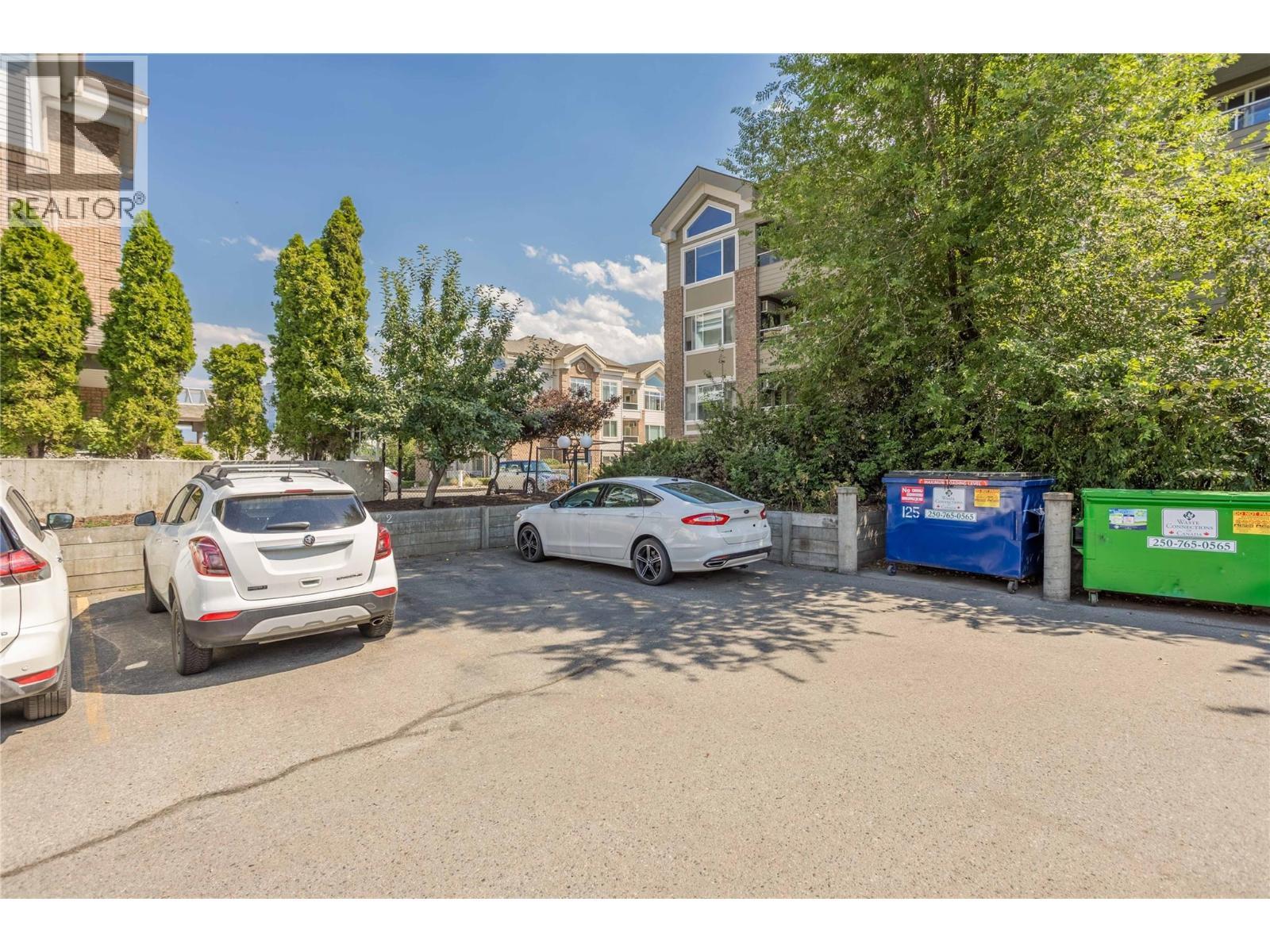 1675 Thayer Court Unit# 1, Kelowna, BC - Outdoor