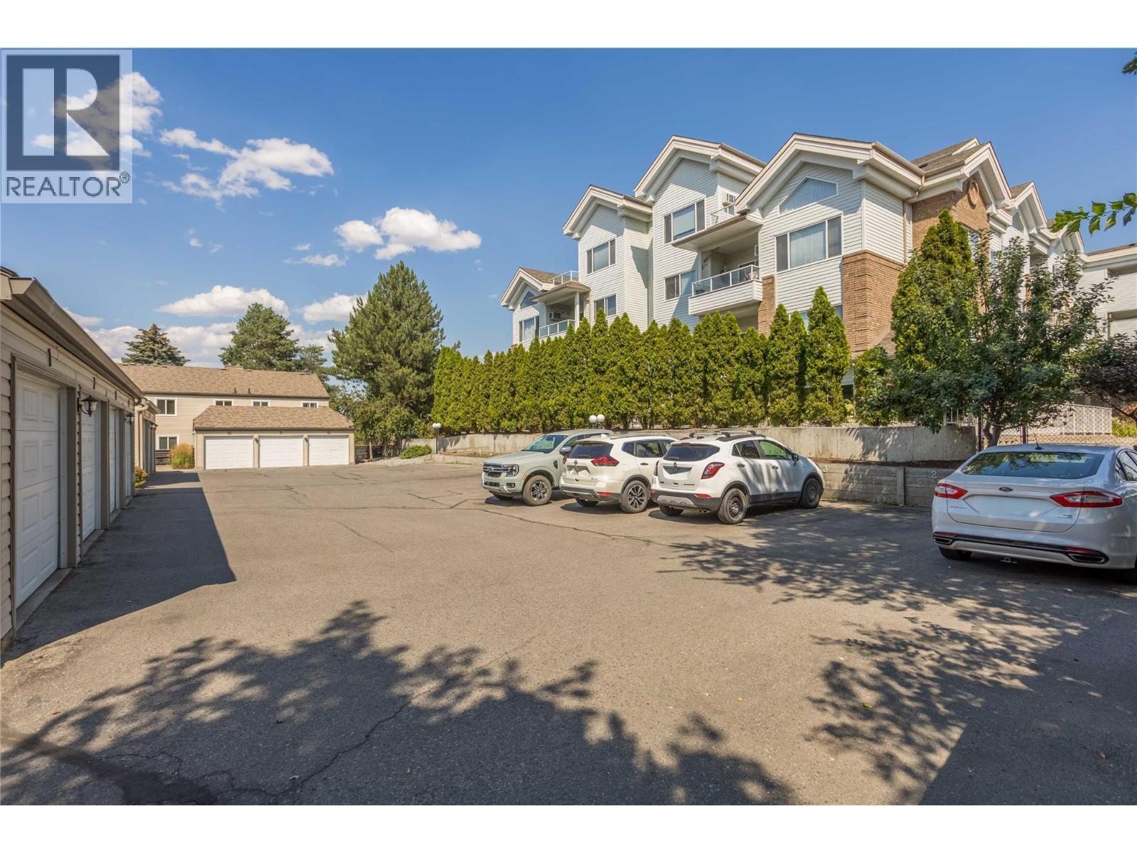 1675 Thayer Court Unit# 1, Kelowna, BC - Outdoor