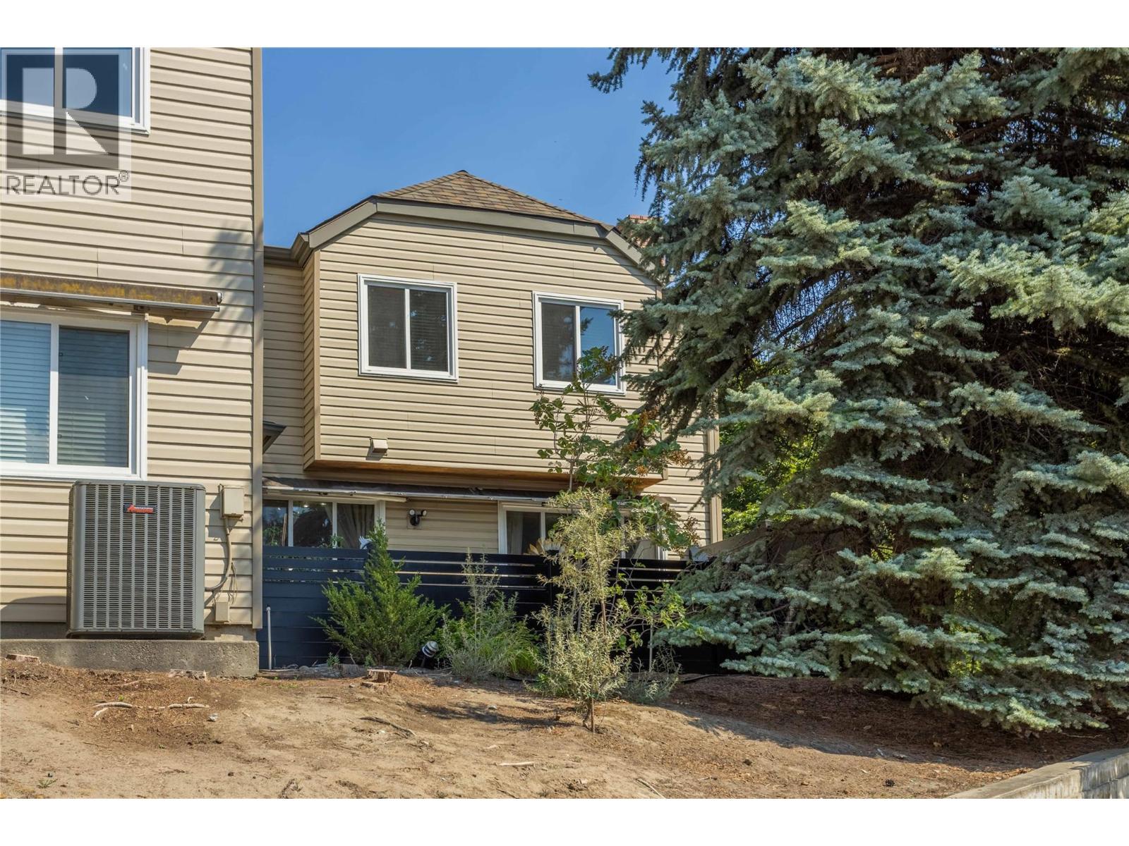1675 Thayer Court Unit# 1, Kelowna, BC - Outdoor
