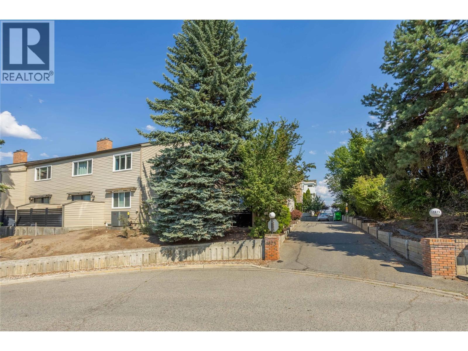 1675 Thayer Court Unit# 1, Kelowna, BC - Outdoor