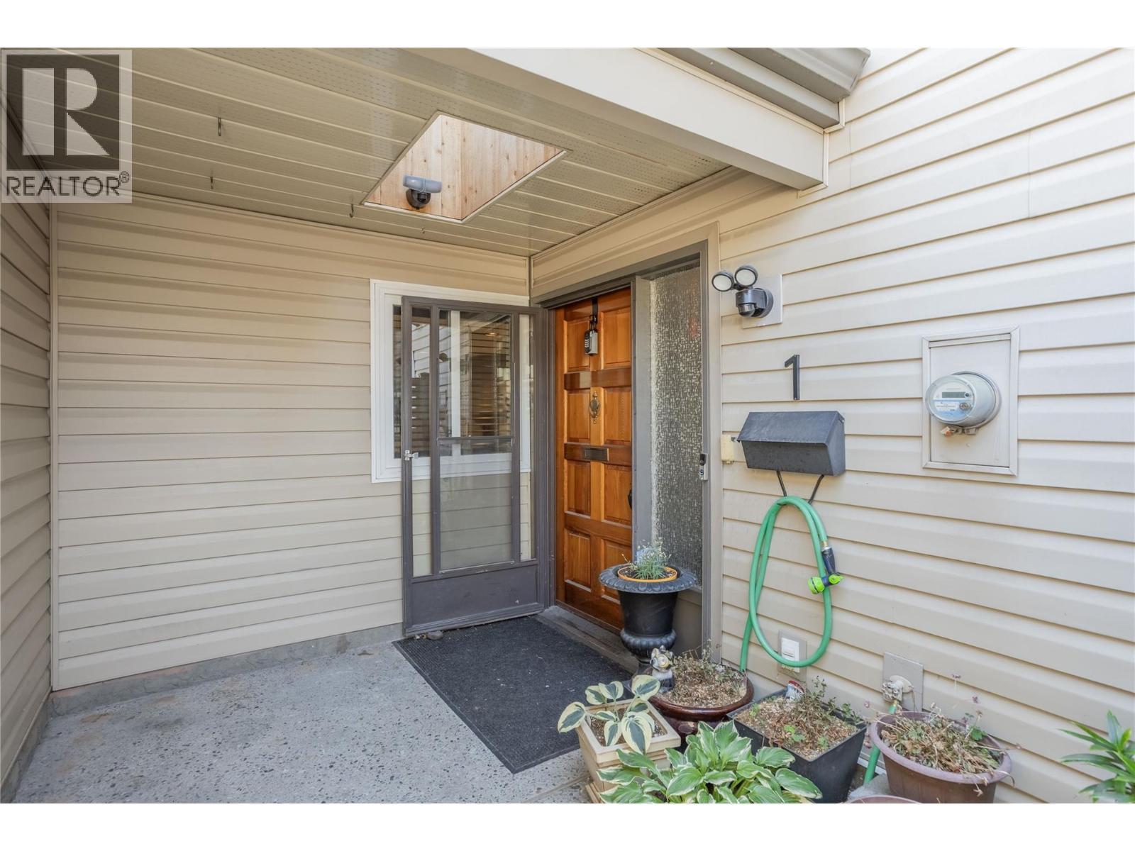 1675 Thayer Court Unit# 1, Kelowna, BC - Outdoor With Exterior