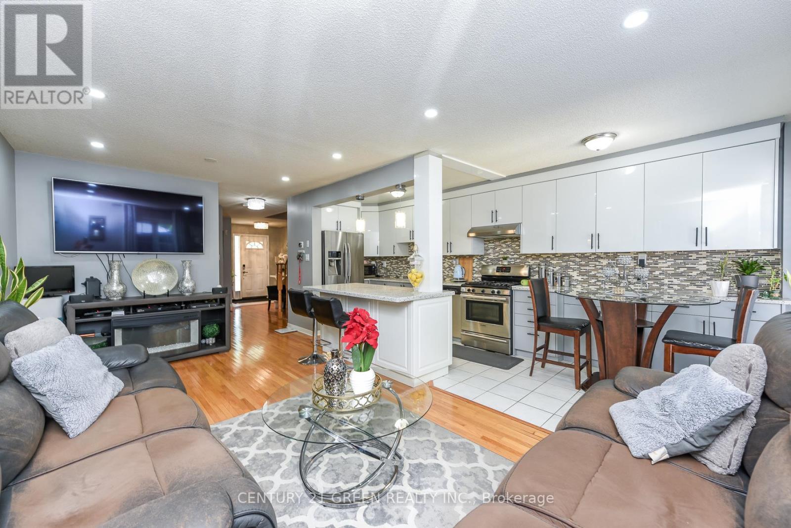 200 Winners Circle, Brampton, ON - Indoor Photo Showing Living Room