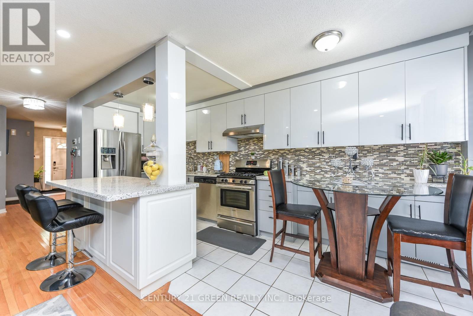 200 Winners Circle, Brampton, ON - Indoor Photo Showing Kitchen With Upgraded Kitchen