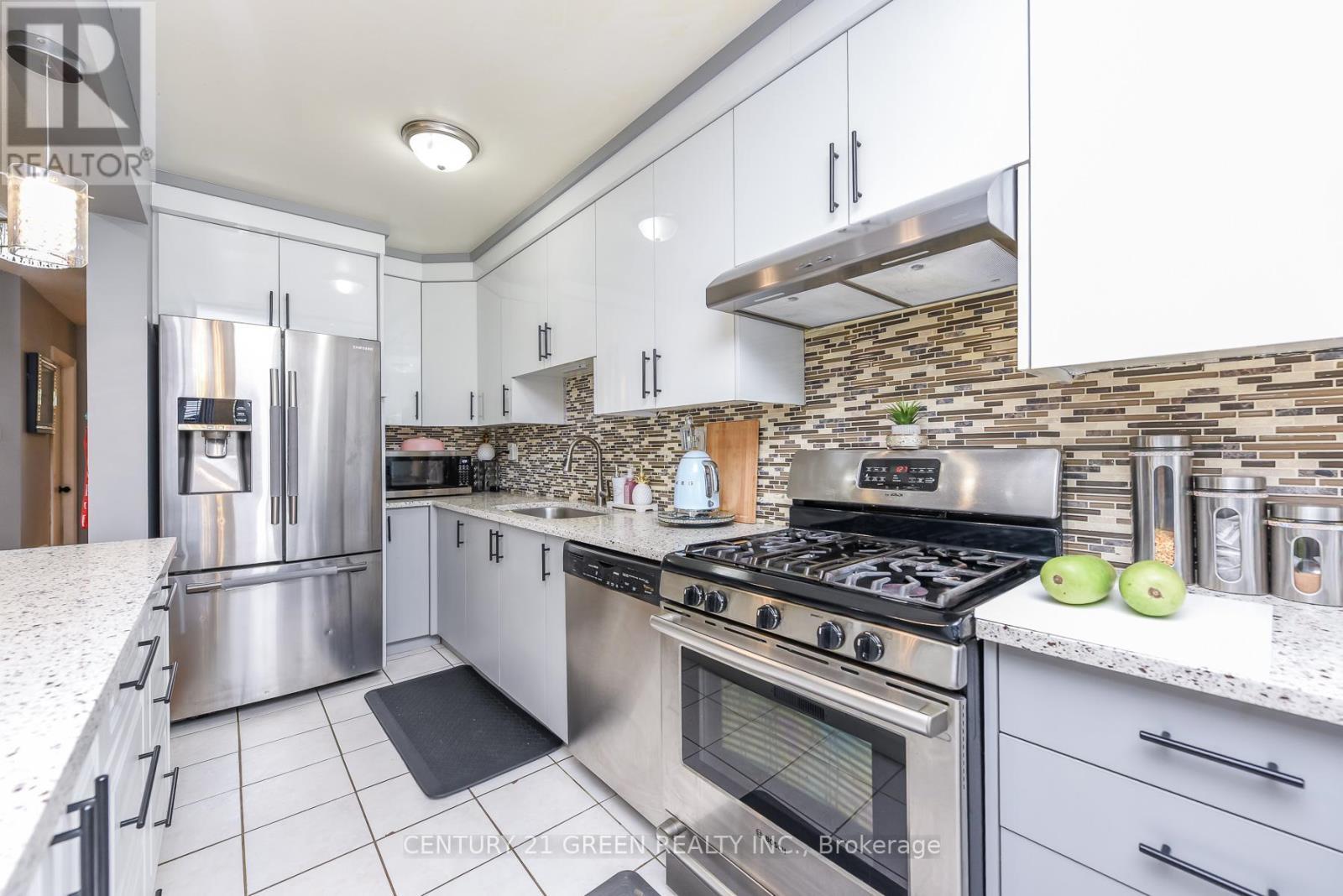 200 Winners Circle, Brampton, ON - Indoor Photo Showing Kitchen With Upgraded Kitchen