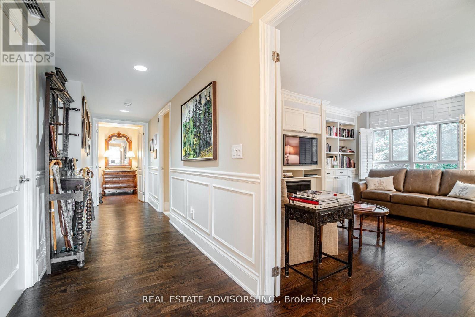 309 - 75 York Mills Road, Toronto, ON - Indoor Photo Showing Living Room