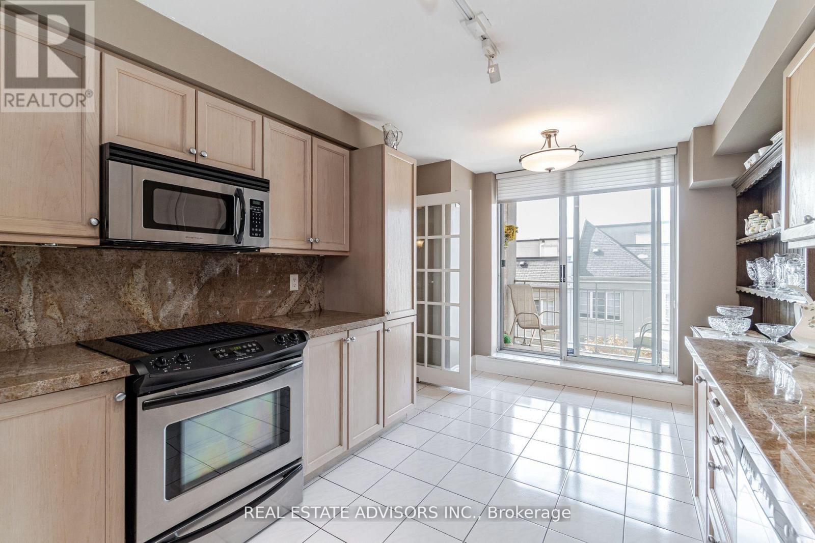 309 - 75 York Mills Road, Toronto, ON - Indoor Photo Showing Kitchen