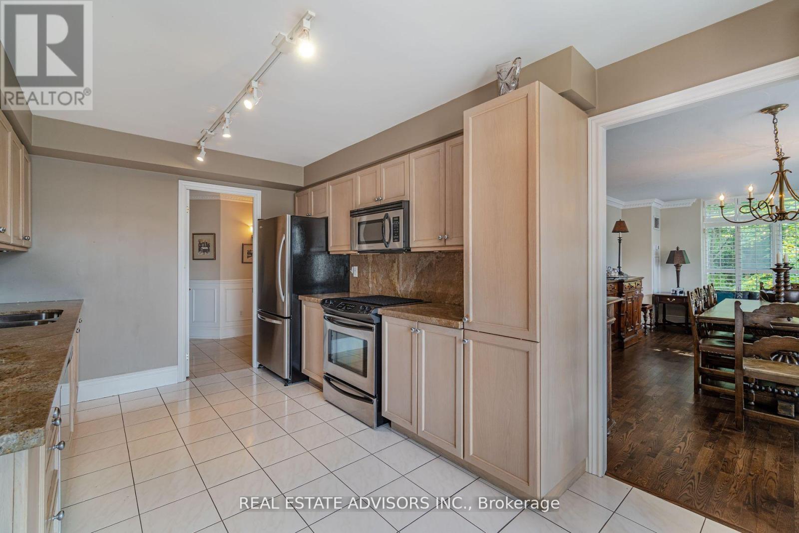 309 - 75 York Mills Road, Toronto, ON - Indoor Photo Showing Kitchen