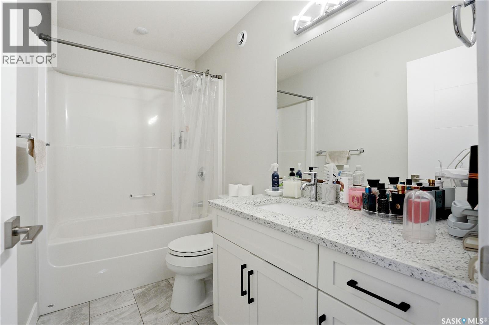 206 Kenaschuk Union, Saskatoon, SK - Indoor Photo Showing Bathroom