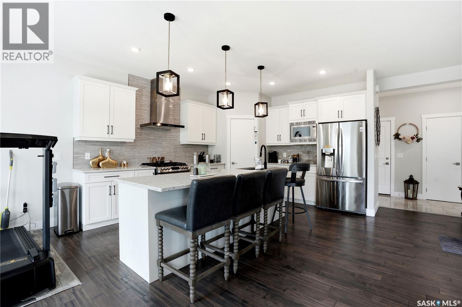 206 Kenaschuk Union, Saskatoon, SK - Indoor Photo Showing Kitchen With Upgraded Kitchen