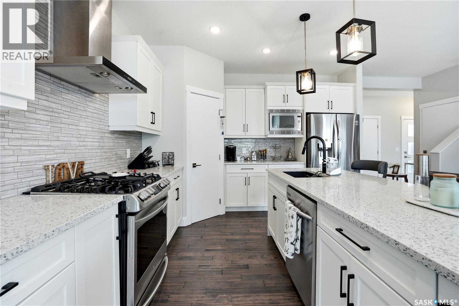 206 Kenaschuk Union, Saskatoon, SK - Indoor Photo Showing Kitchen With Upgraded Kitchen