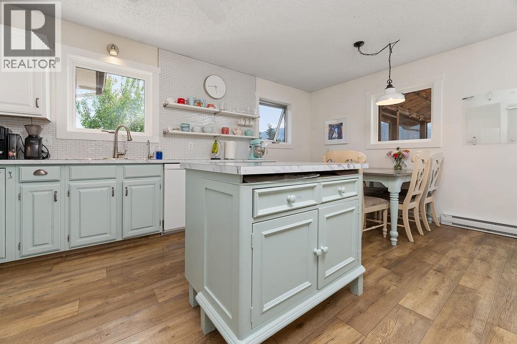 1110 6Th Street S, Invermere, BC - Indoor