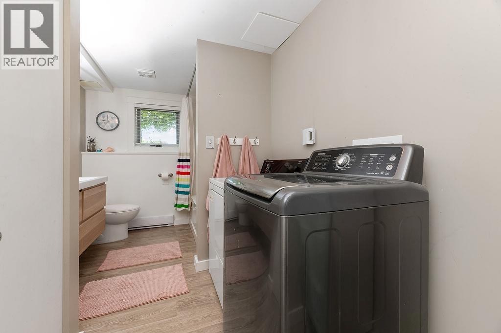 1110 6Th Street S, Invermere, BC - Indoor Photo Showing Laundry Room