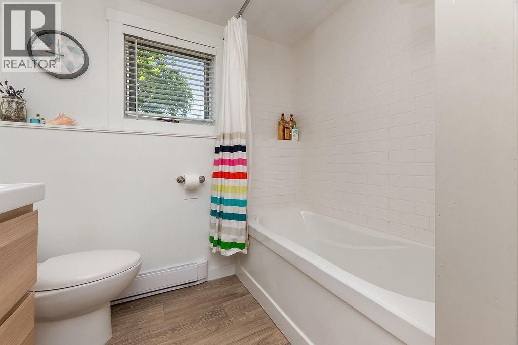 1110 6Th Street S, Invermere, BC - Indoor Photo Showing Bathroom