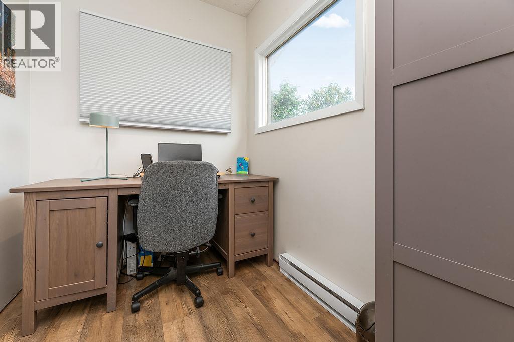 1110 6Th Street S, Invermere, BC - Indoor Photo Showing Office